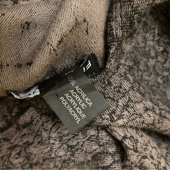 Elegant Dark Gray Patterned Poncho Shawl Wrap - Picture 6 of 8